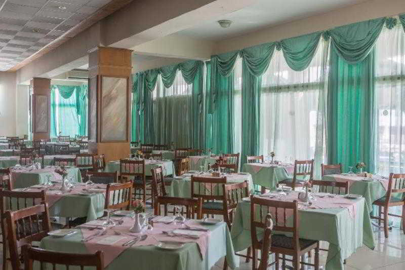 Polycarpia Hotel Pernera Bagian luar foto