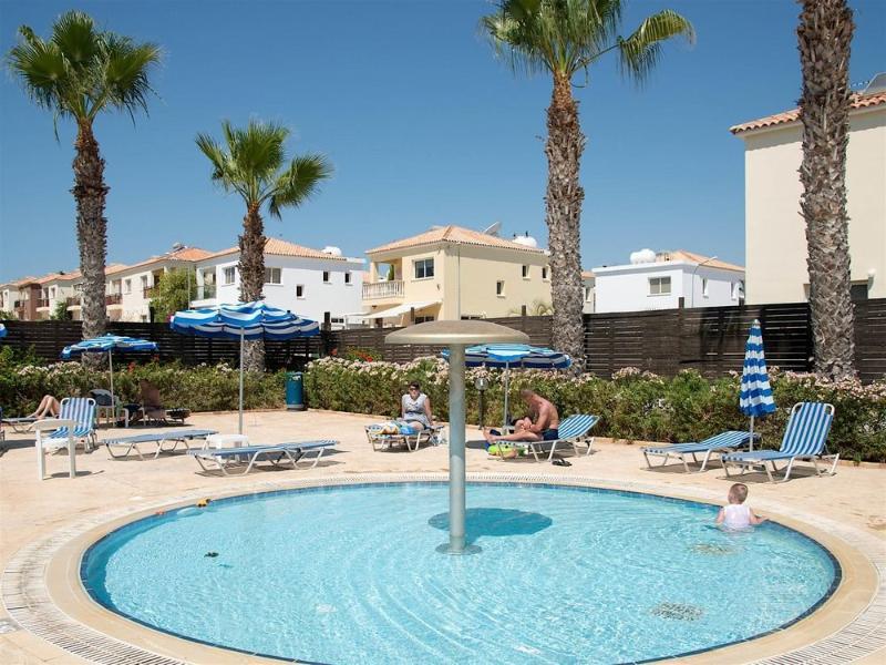 Polycarpia Hotel Pernera Bagian luar foto