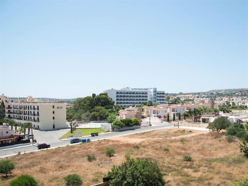 Polycarpia Hotel Pernera Bagian luar foto