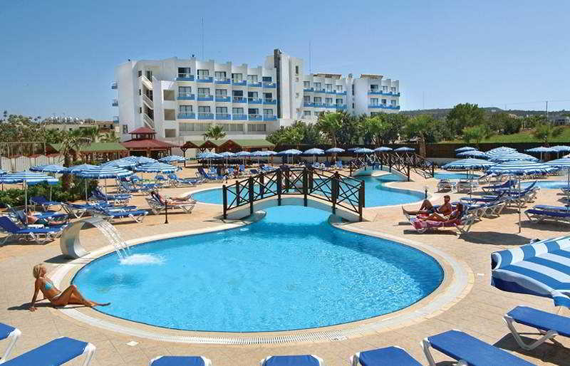 Polycarpia Hotel Pernera Bagian luar foto