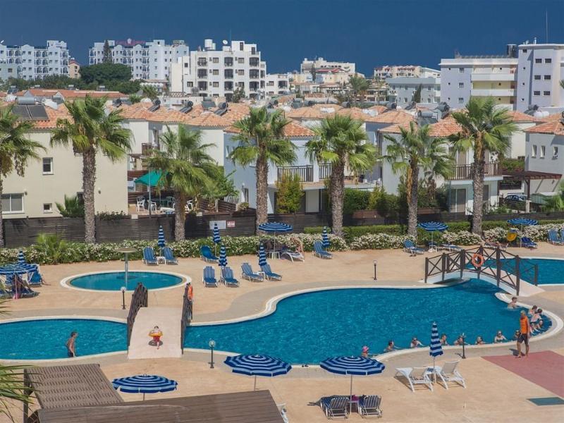 Polycarpia Hotel Pernera Bagian luar foto