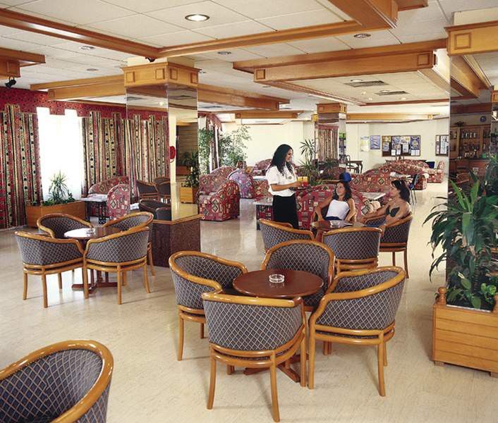 Polycarpia Hotel Pernera Bagian luar foto