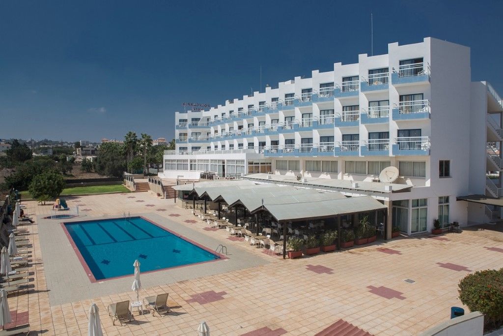 Polycarpia Hotel Pernera Bagian luar foto